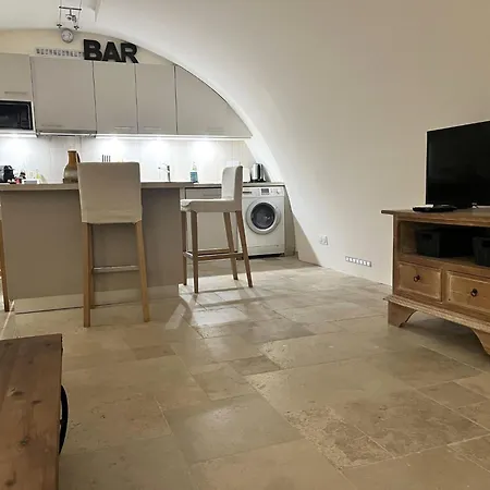 Originelle Maisonettewohnung Im Historischen Zentrum By Interhome 쎙뜨호뻬