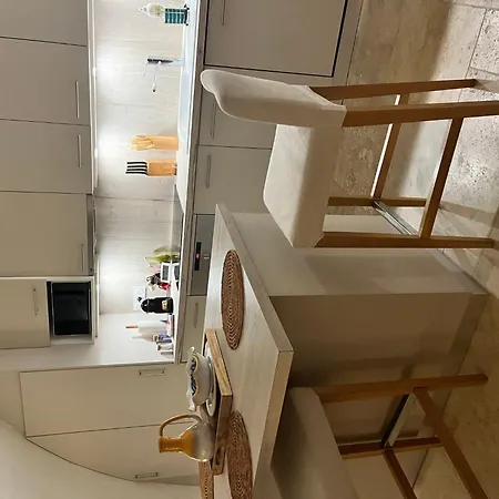 Originelle Maisonettewohnung Im Historischen Zentrum By Interhome 쎙뜨호뻬